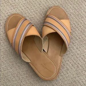 Universal thread sandals